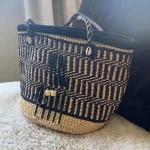 Weaved Cowerie shell purse